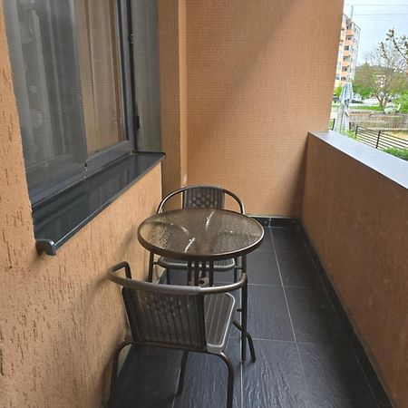 Apartament Mihaela Римніку-Вилча Екстер'єр фото
