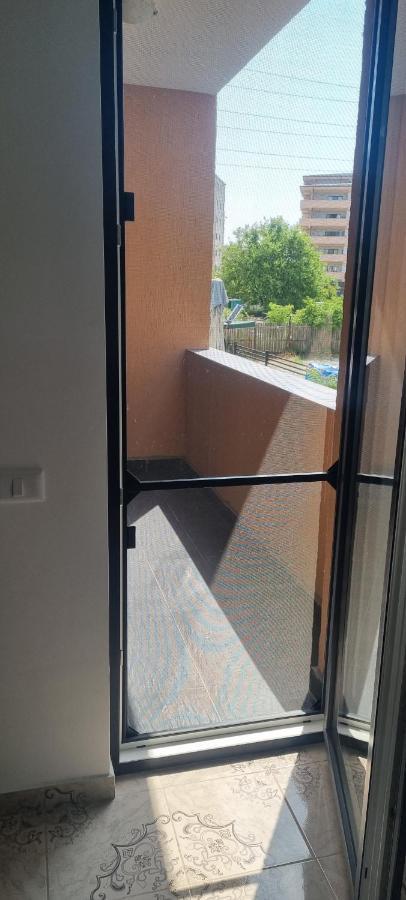 Apartament Mihaela Римніку-Вилча Екстер'єр фото