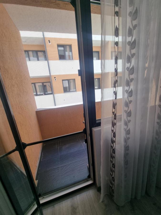 Apartament Mihaela Римніку-Вилча Екстер'єр фото