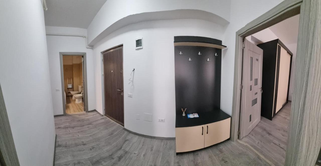 Apartament Mihaela Римніку-Вилча Екстер'єр фото