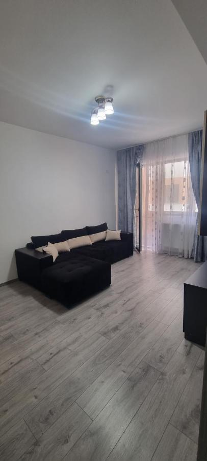 Apartament Mihaela Римніку-Вилча Екстер'єр фото