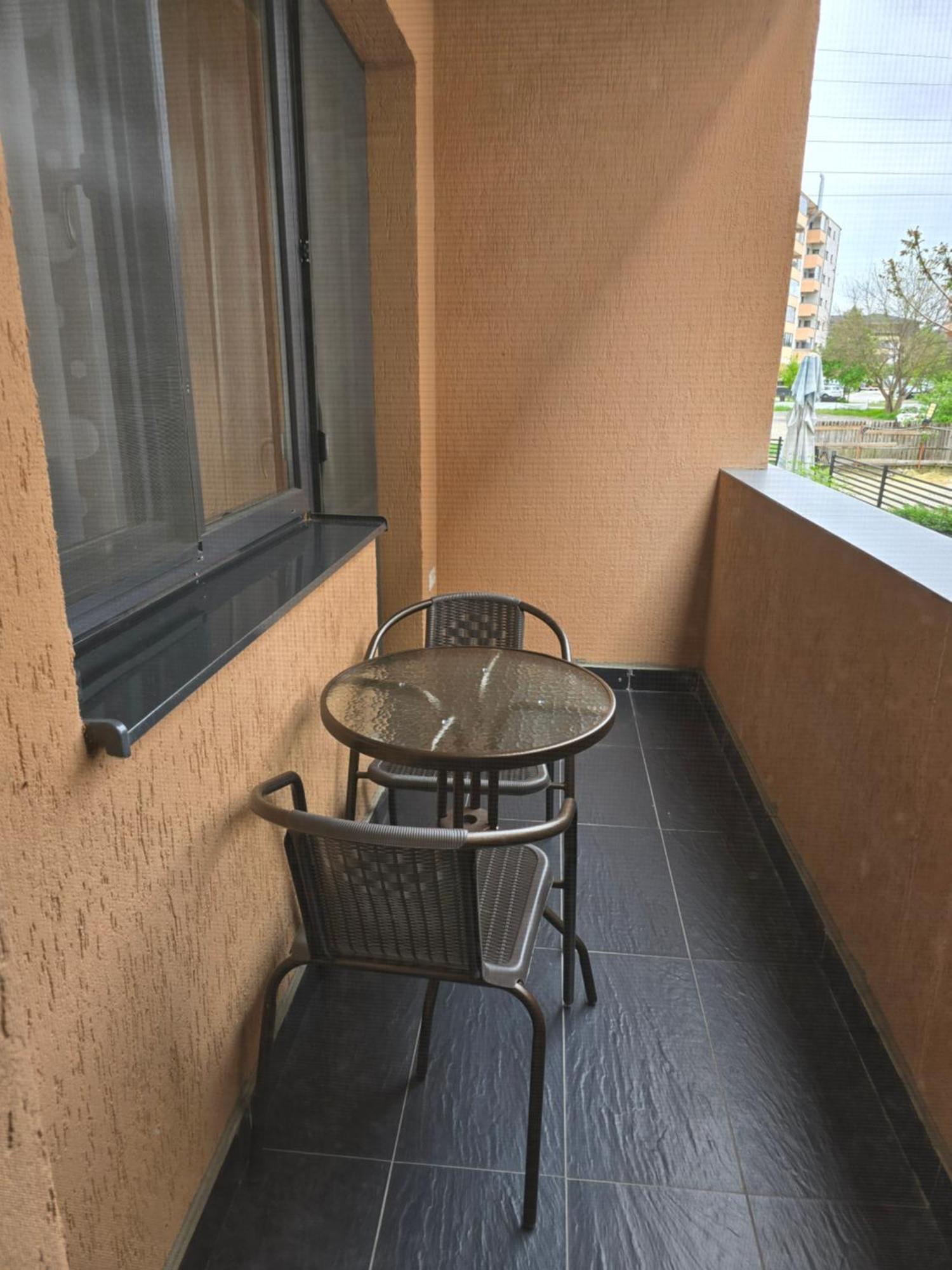 Apartament Mihaela Римніку-Вилча Екстер'єр фото